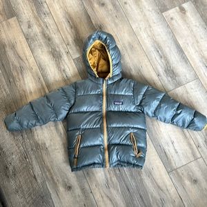 Patagonia kids 5t jacket. Has a small hole in front
